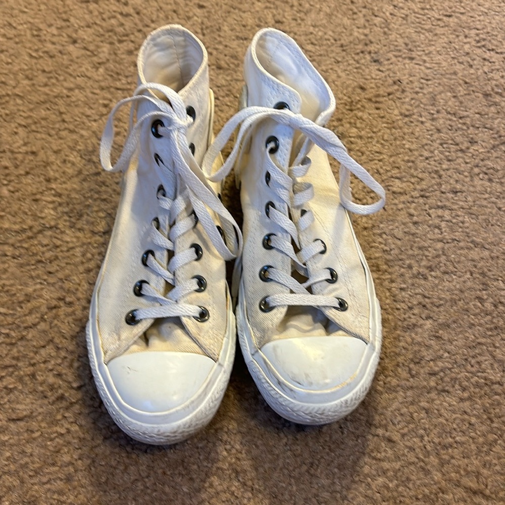 White hightop converse women’s 7